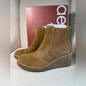 Artrex Dawn Honey Wedge Chelsea Boots WB302 EU 40 / US 9 9.5 New Tan Suede